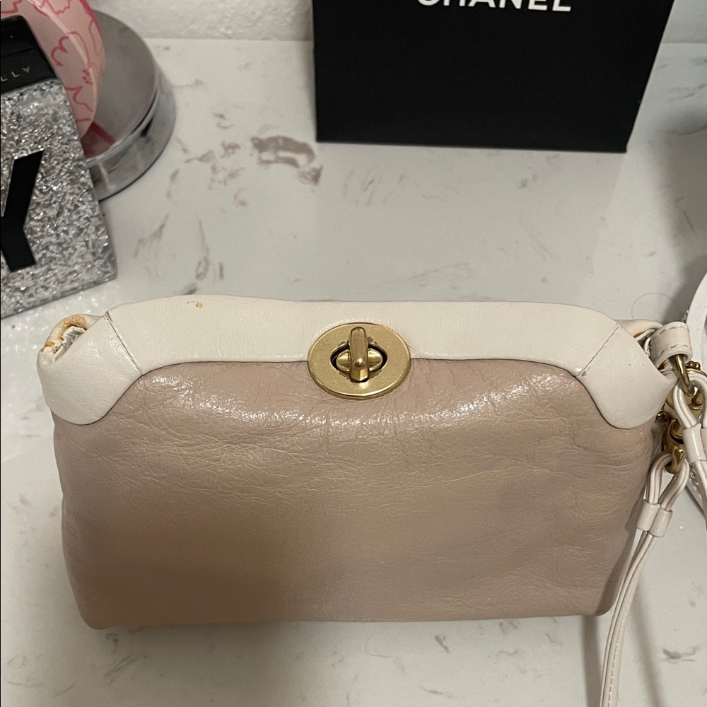 Coach Leather Wristlet Clutch in Taupe and Ivory with Turnlock - Picture 10 of 11